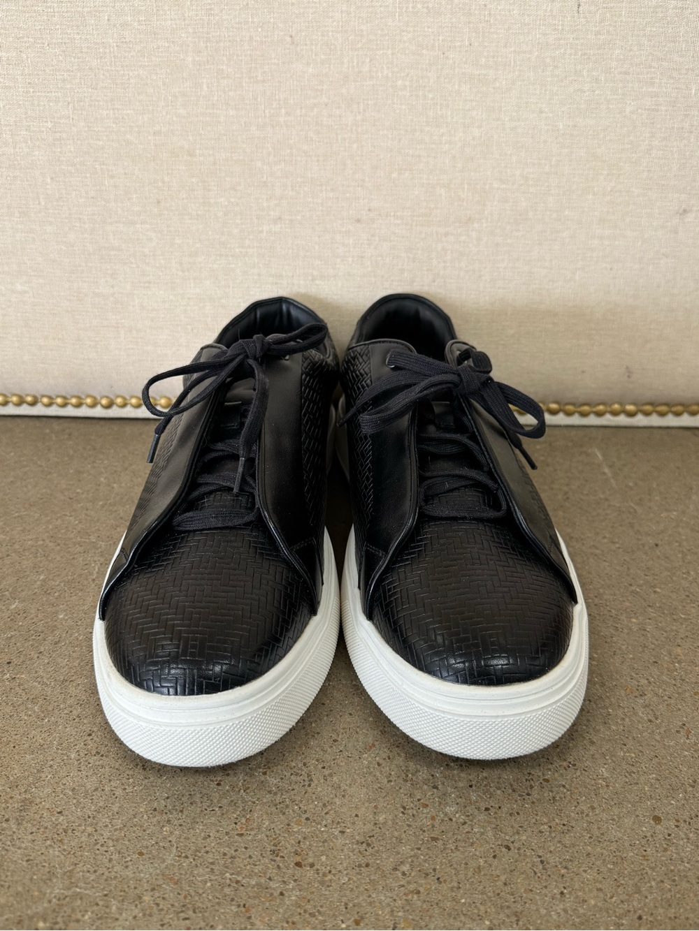 jf j.ferrar Black Low-Top Sneakers with White Platform Sole